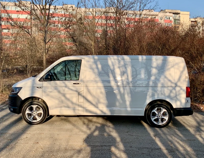 VW T6 2019г* EU6* MAXII БАЗА* ДВОЕН КЛИМАТИК* 17 ДЖАНТИ, снимка 4 - Бусове и автобуси - 49321628