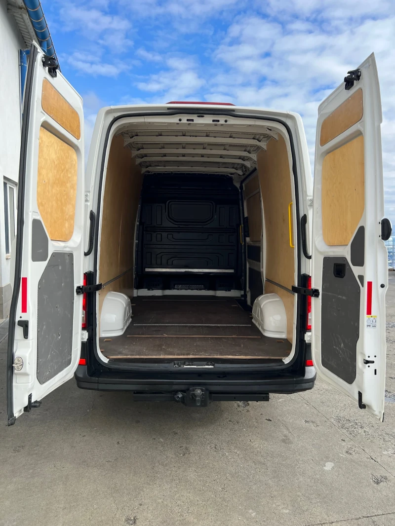 VW Crafter 2019 / Средна база / Климатроник, снимка 10 - Бусове и автобуси - 52321425