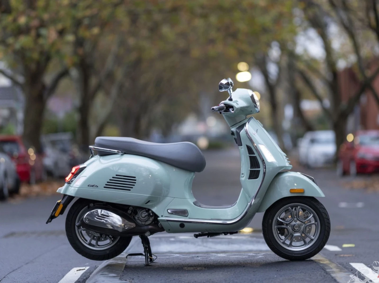 Vespa 300 Чисто нов! В гаранция! Още различни Веспи  - изображение 5