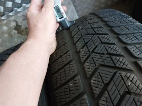 Гуми Зимни 255/40R19, снимка 5 - Гуми и джанти - 42828684