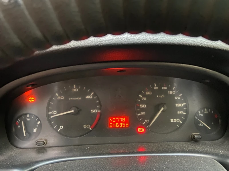 Peugeot 406 2.0 HDI, снимка 9 - Автомобили и джипове - 47388161