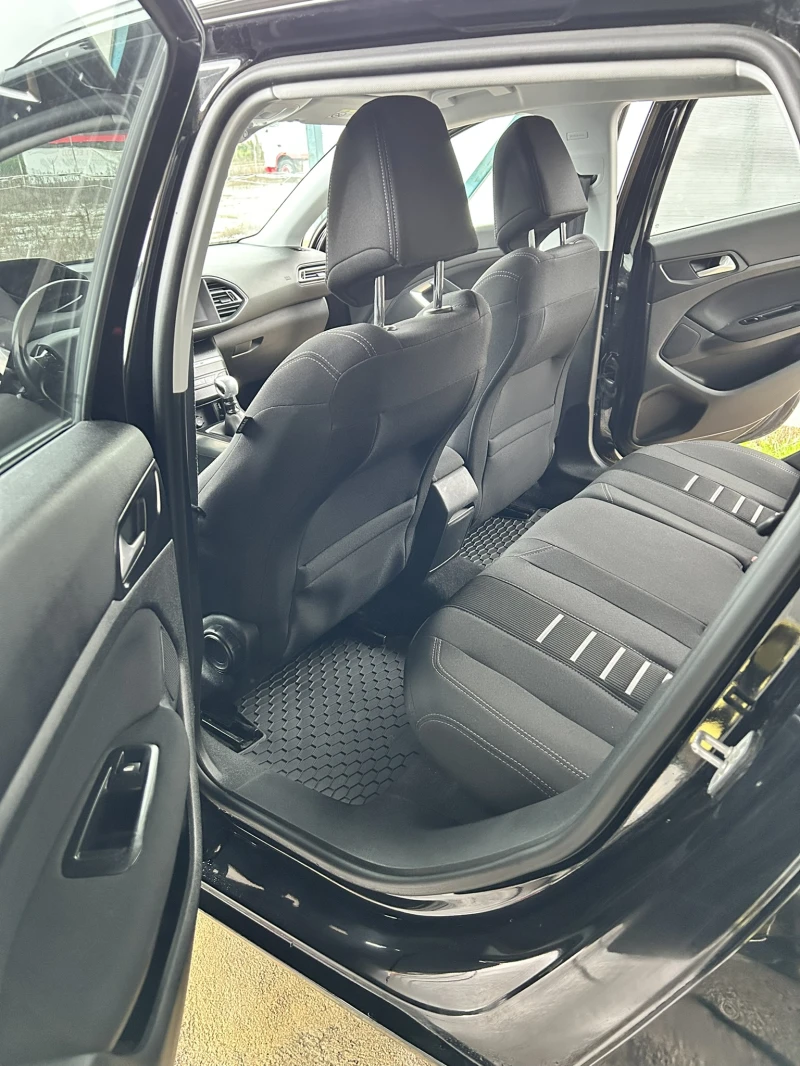 Peugeot 308 1.6BlueHDi* Allure* LED* Camra* Navi* Euro6, снимка 10 - Автомобили и джипове - 53065999
