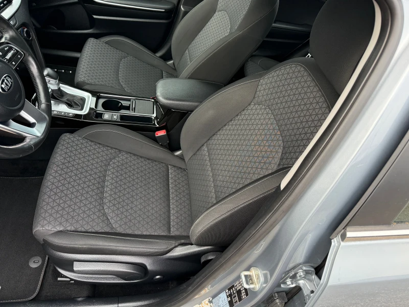 Kia Ceed 1.6 d, снимка 8 - Автомобили и джипове - 53384035