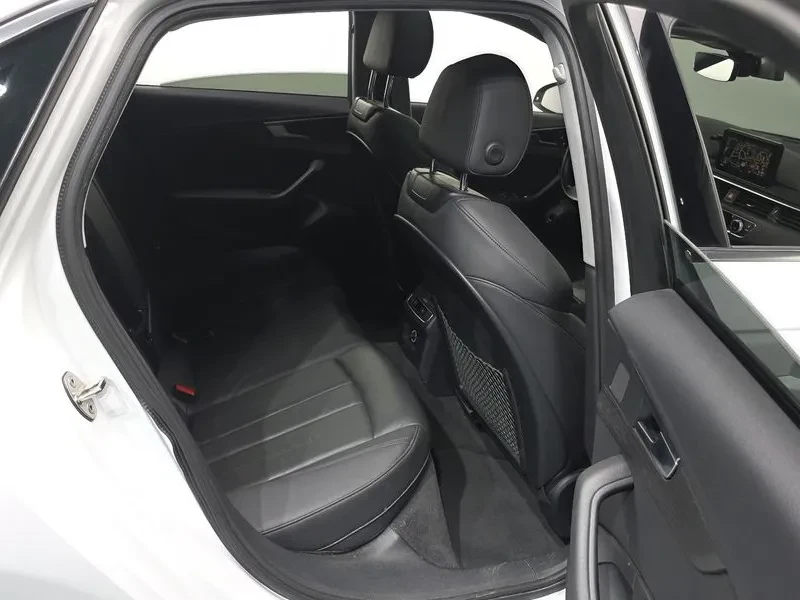 Audi A4 2.0 TDI, снимка 12 - Автомобили и джипове - 53676255