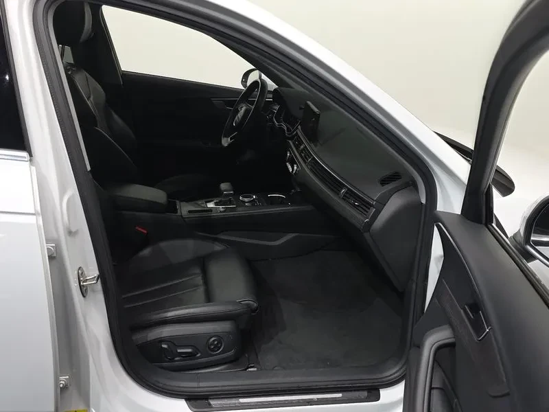 Audi A4 2.0 TDI, снимка 11 - Автомобили и джипове - 53676255