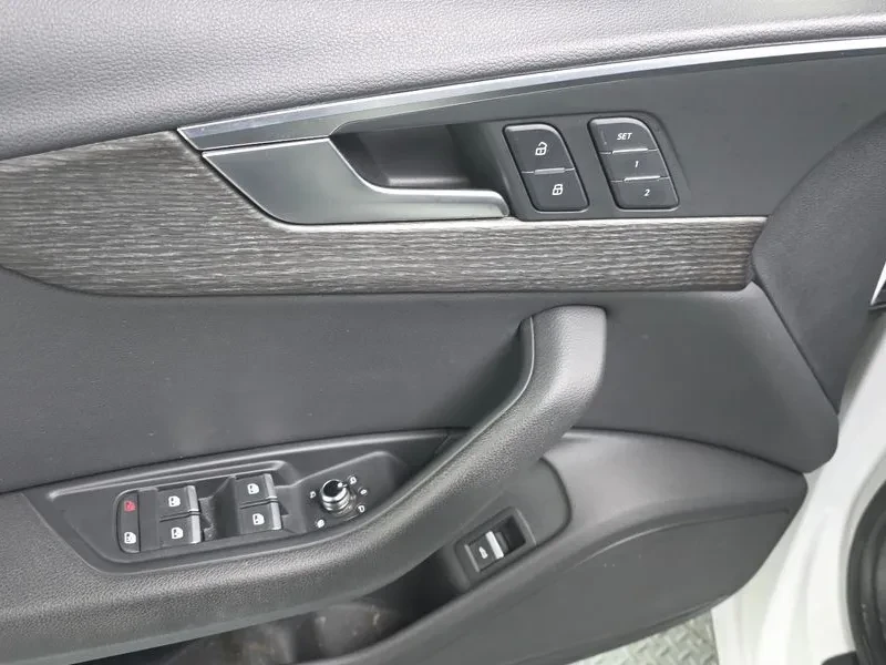 Audi A4 2.0 TDI, снимка 17 - Автомобили и джипове - 53676255