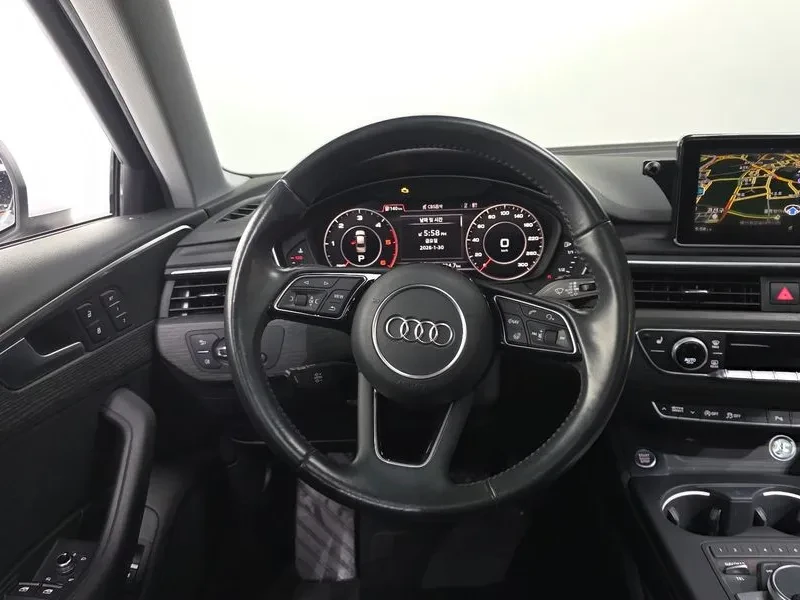 Audi A4 2.0 TDI, снимка 13 - Автомобили и джипове - 53676255