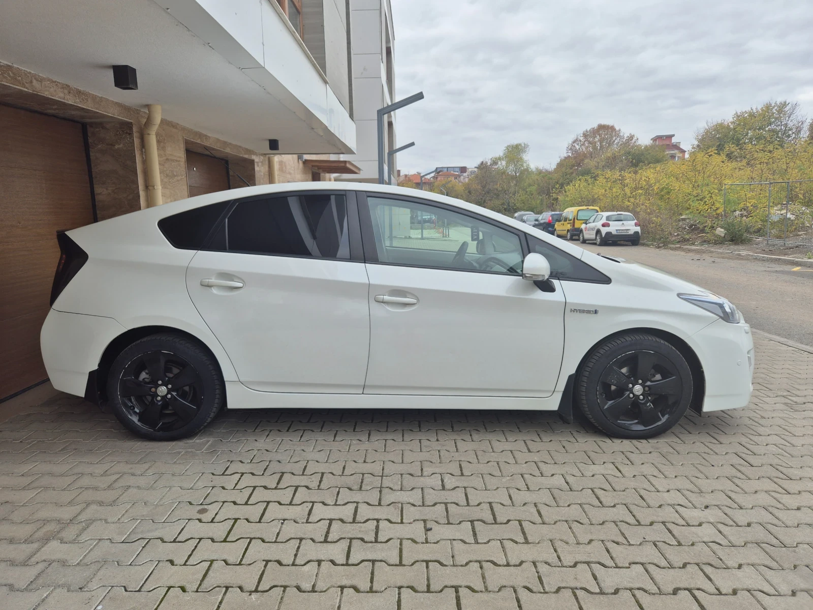 Toyota Prius 1.8* NAVI* KAMERA* HEAD-UP* KEYLESS* KLIMATRONIK*  - изображение 4