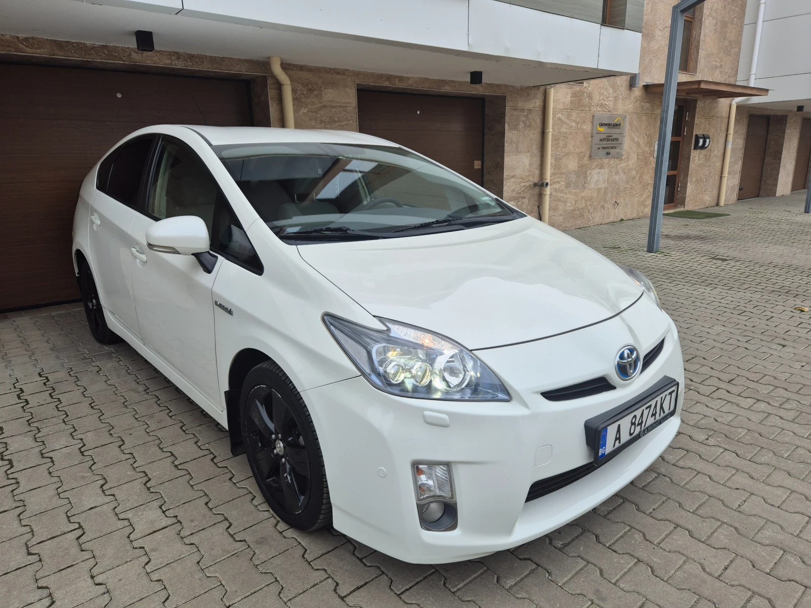 Toyota Prius 1.8* NAVI* KAMERA* HEAD-UP* KEYLESS* KLIMATRONIK*  - изображение 3