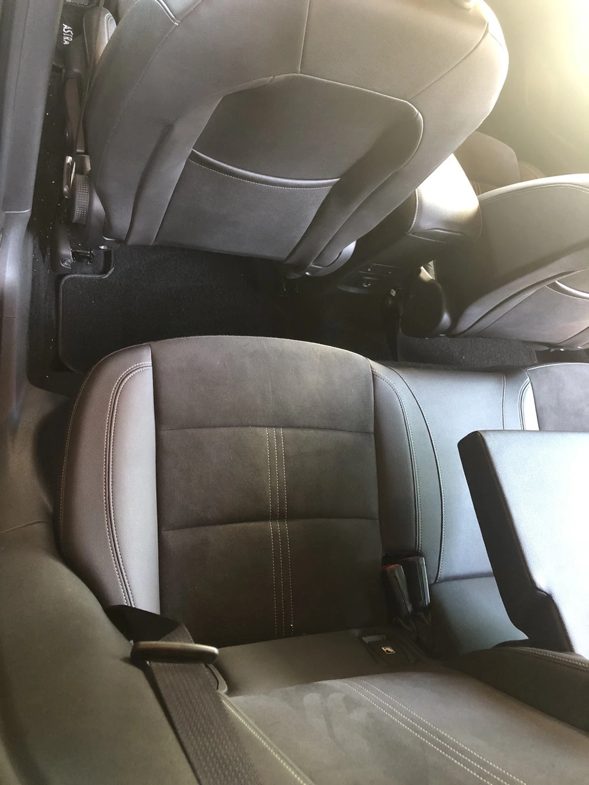 Opel Astra 1.5 - изображение 6