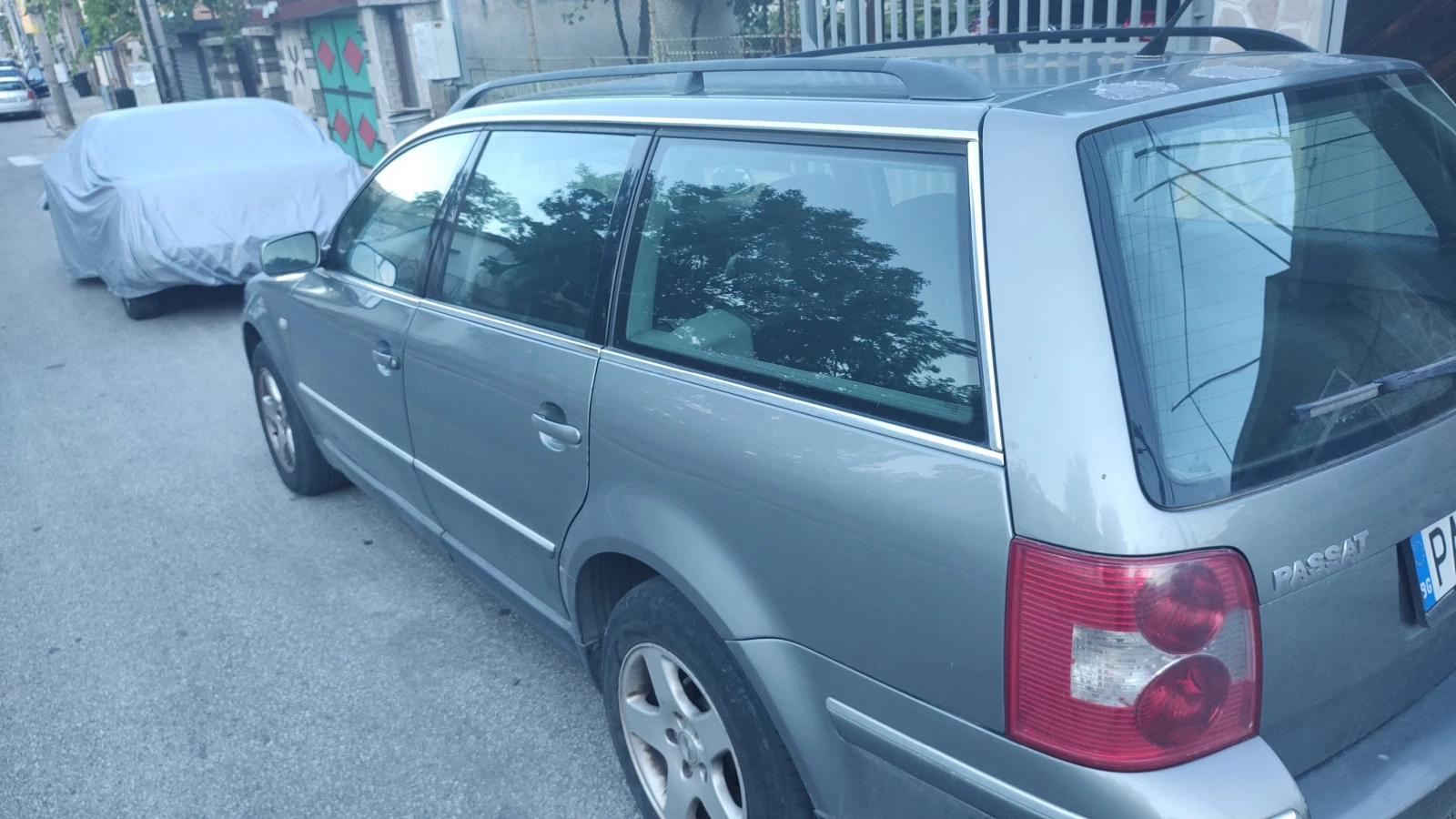 VW Passat 1.9 TDI, снимка 4 - Автомобили и джипове - 53846440