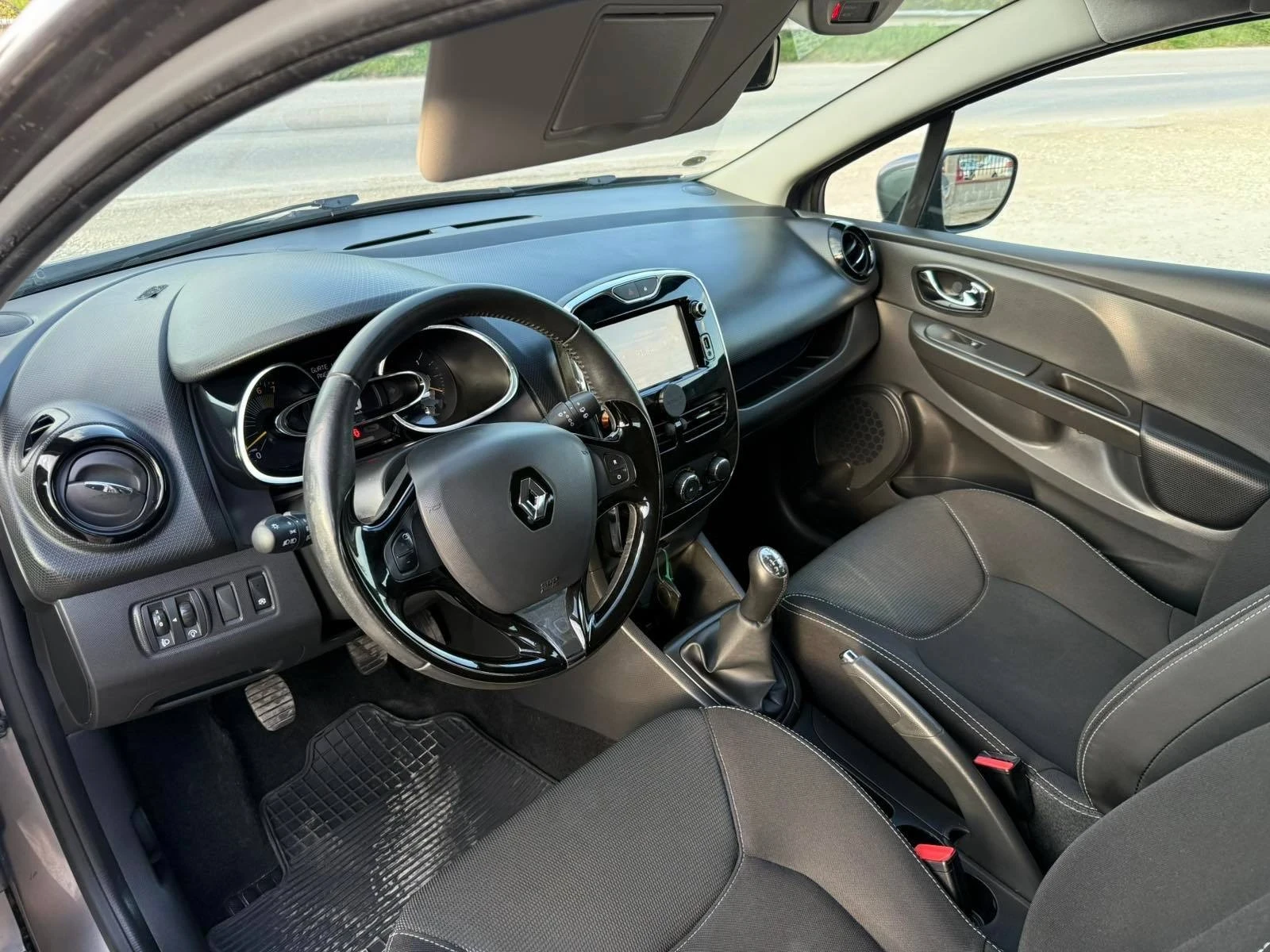 Renault Clio 0.9 TCE УНИКАТ, снимка 10 - Автомобили и джипове - 54235907