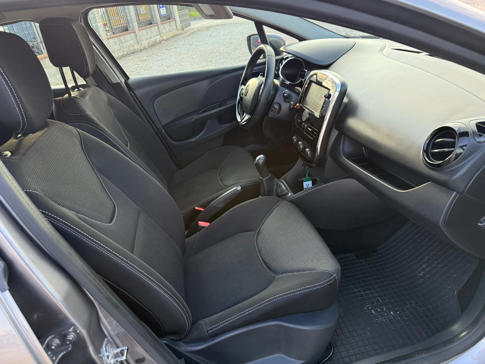 Renault Clio 0.9 TCE УНИКАТ, снимка 13 - Автомобили и джипове - 54235907