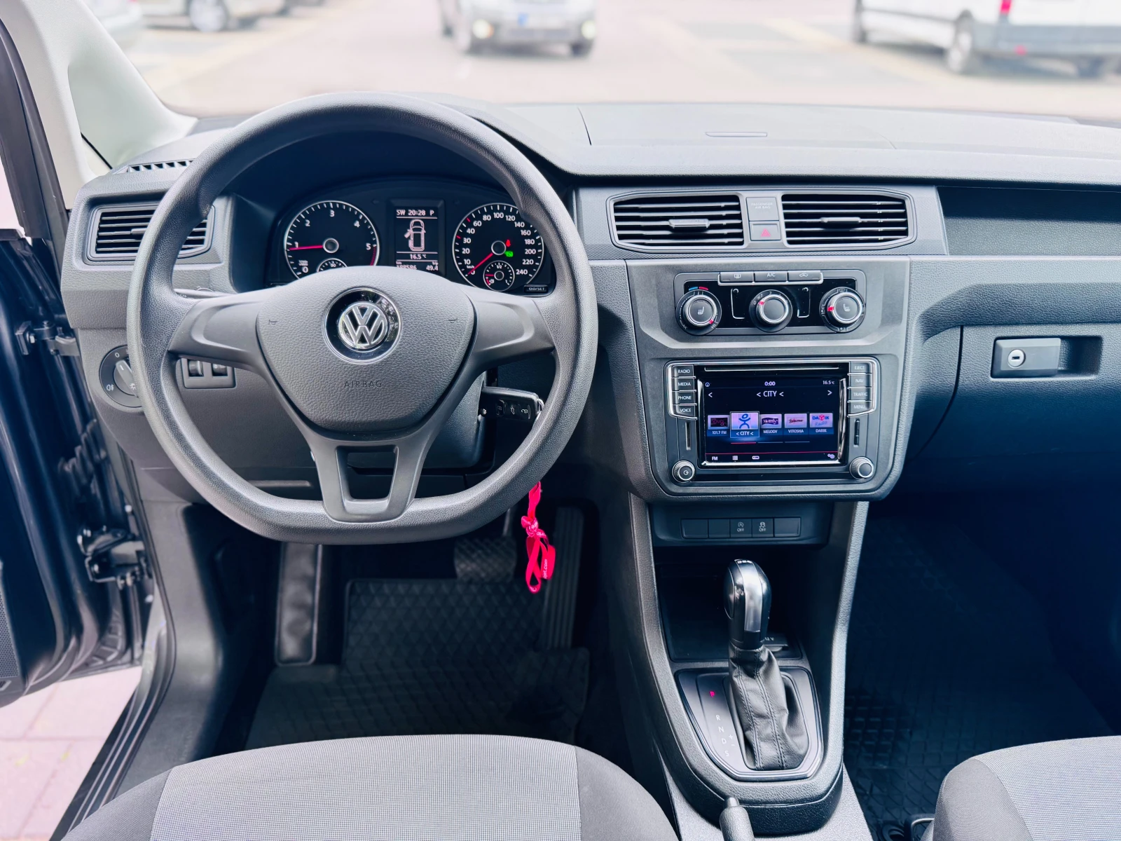 VW Caddy 2.0TDI, 4x4, АВТОМАТИК, ЩВЕЙЦАРИЯ, снимка 15 - Автомобили и джипове - 54458656