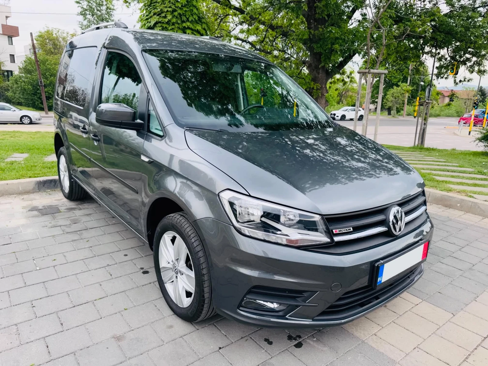 VW Caddy 2.0TDI, 4x4, АВТОМАТИК, ЩВЕЙЦАРИЯ, снимка 3 - Автомобили и джипове - 54458656