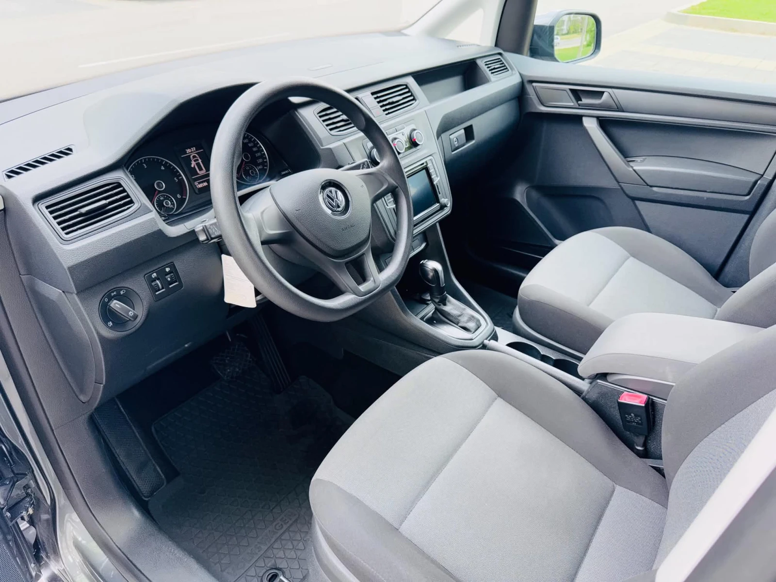 VW Caddy 2.0TDI, 4x4, АВТОМАТИК, ЩВЕЙЦАРИЯ, снимка 12 - Автомобили и джипове - 54458656