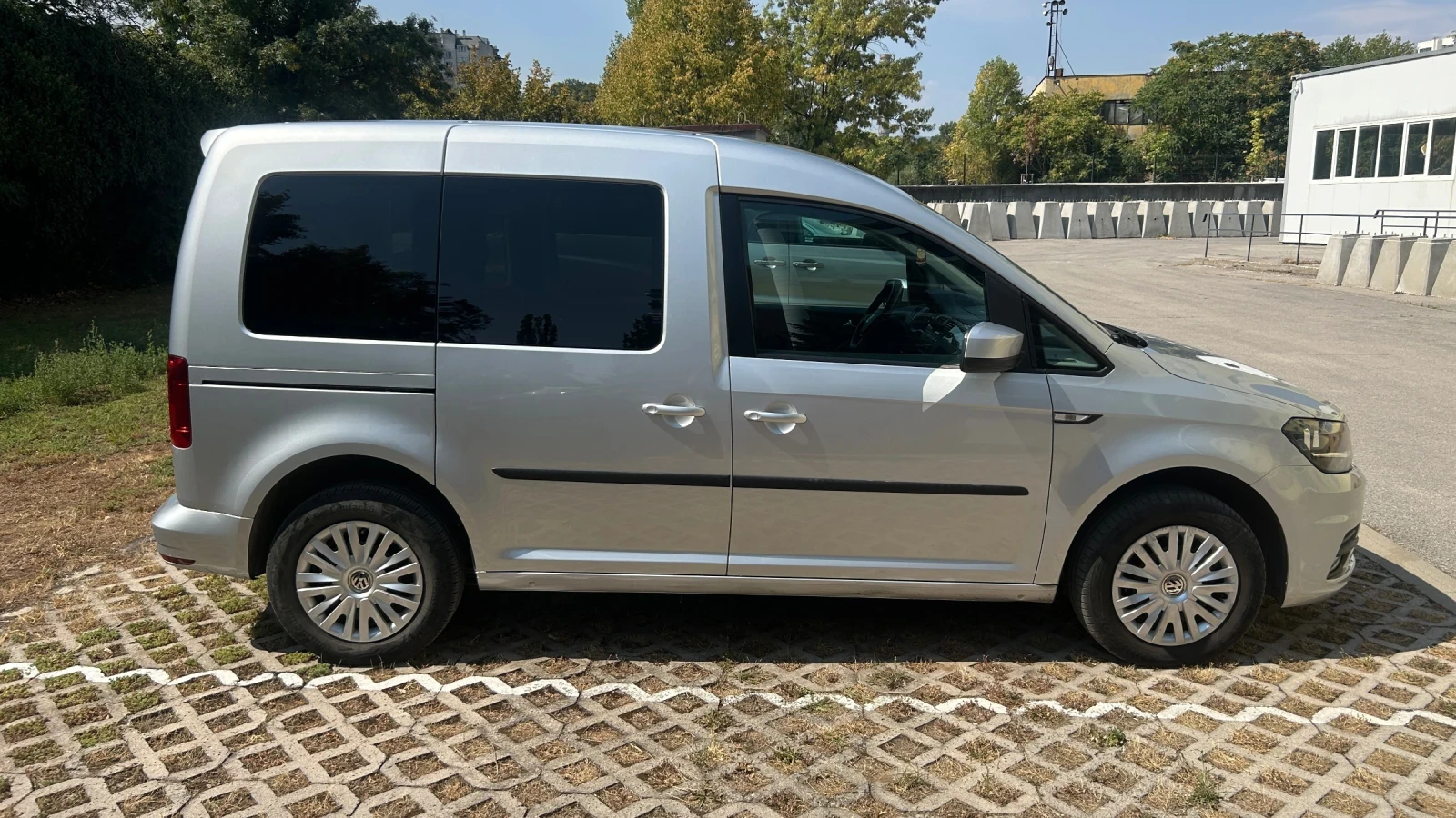 VW Caddy, снимка 13 - Автомобили и джипове - 55785710