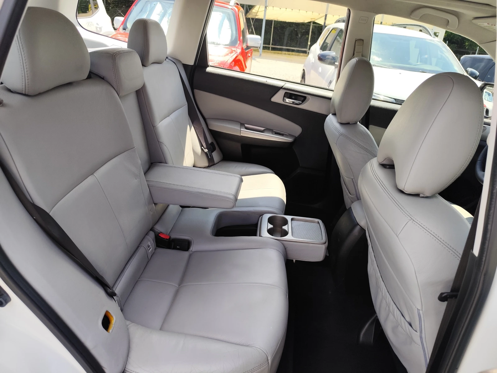 Subaru Forester 2.0D* XENON* ШИБЕДАХ* 4Х4* КОЖА* , снимка 12 - Автомобили и джипове - 54956992