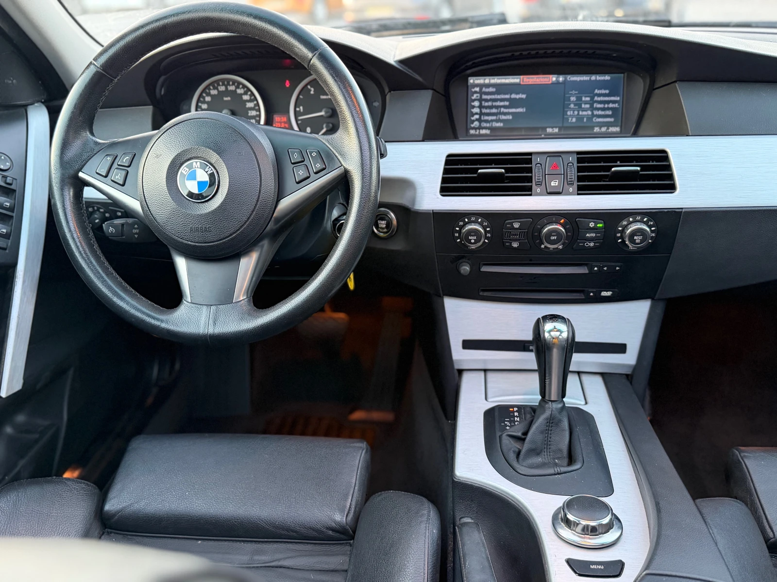 BMW 530 * 4X4* ПАНОРАМА* КОЖА* ПАМЕТ* NAVI* XENON* , снимка 12 - Автомобили и джипове - 55123690