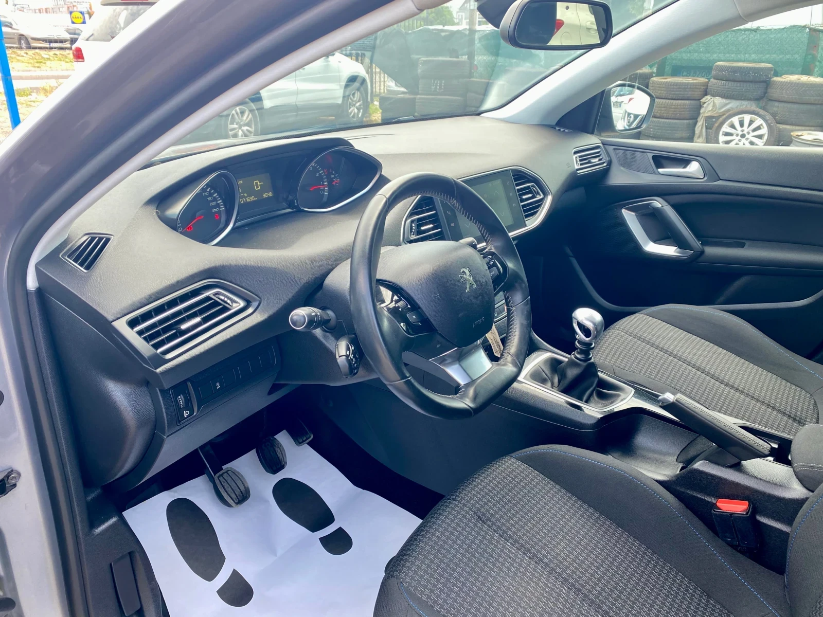 Peugeot 308, снимка 9 - Автомобили и джипове - 55137760