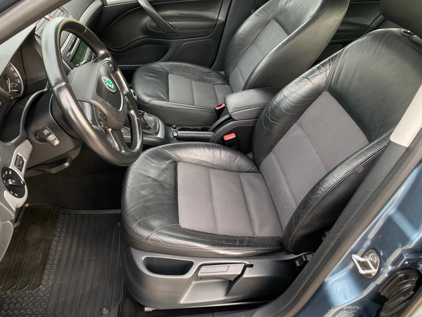 Skoda Octavia 1.6 TDI High Line , снимка 11 - Автомобили и джипове - 55854432