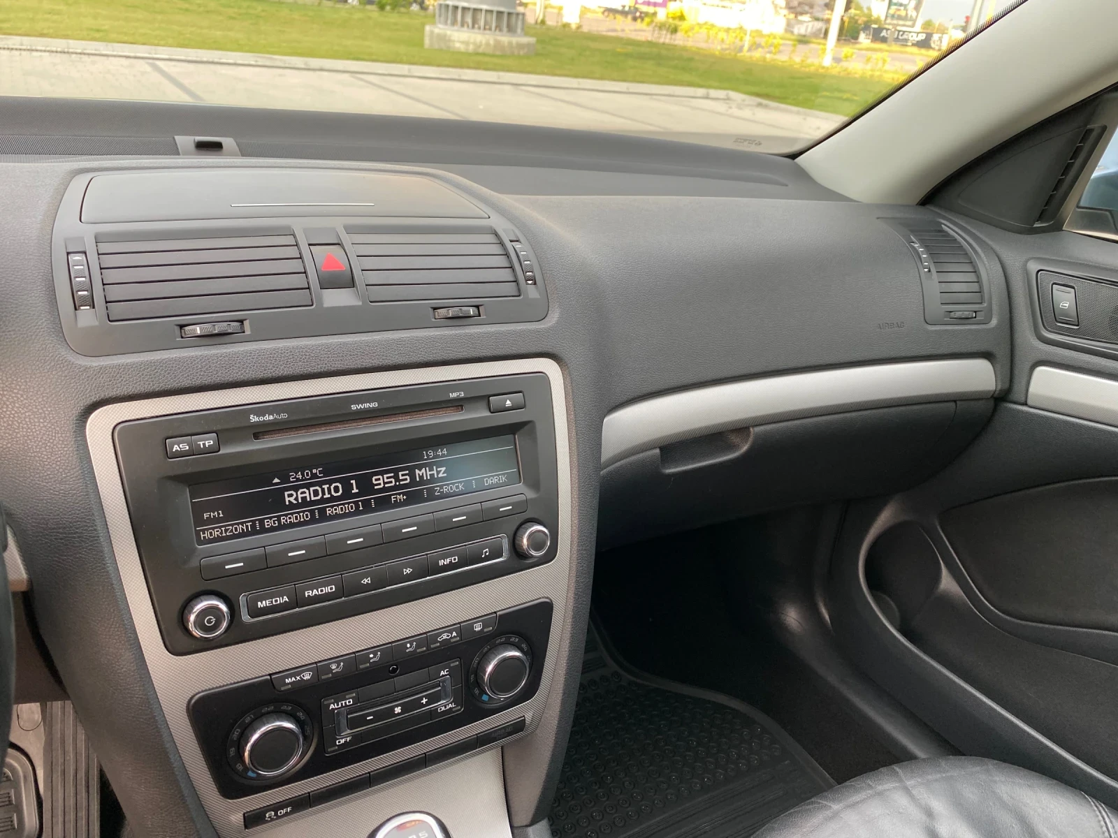 Skoda Octavia 1.6 TDI High Line , снимка 14 - Автомобили и джипове - 55854432