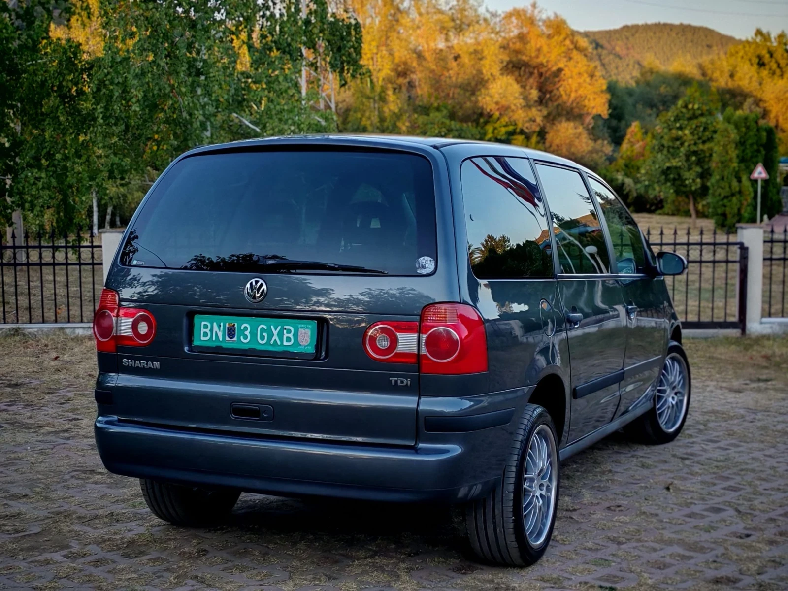 VW Sharan 1.9TDI(116)* 6-СКОРОСТИ* FACELIFT* НОВ ВНОС* , снимка 6 - Автомобили и джипове - 56120703