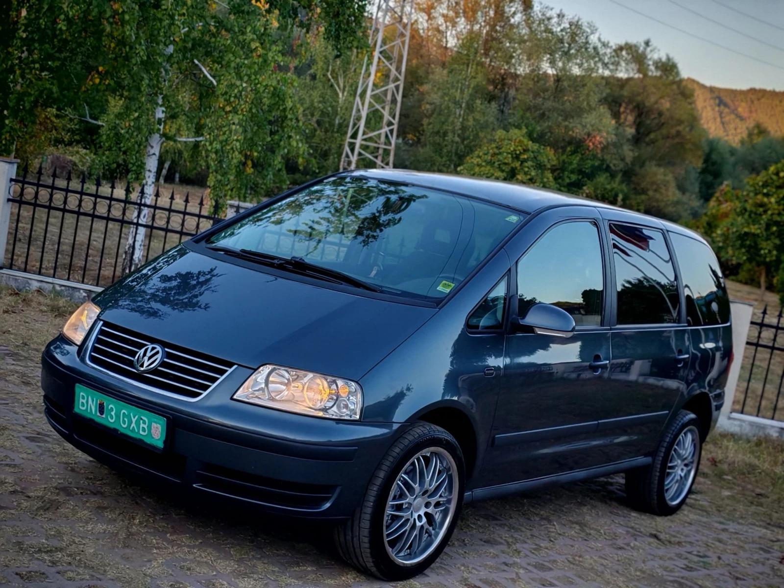 VW Sharan 1.9TDI(116)* 6-СКОРОСТИ* FACELIFT* НОВ ВНОС* , снимка 2 - Автомобили и джипове - 56120703