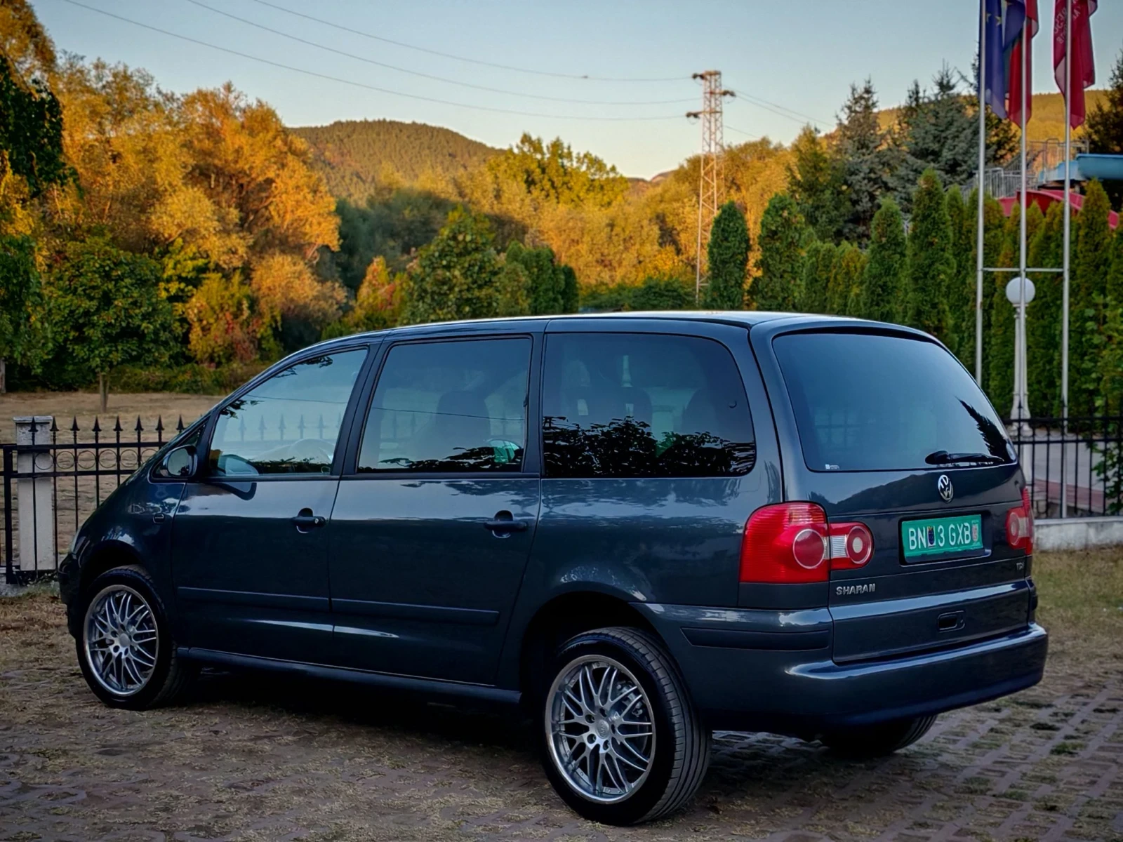 VW Sharan 1.9TDI(116)* 6-СКОРОСТИ* FACELIFT* НОВ ВНОС* , снимка 4 - Автомобили и джипове - 56120703