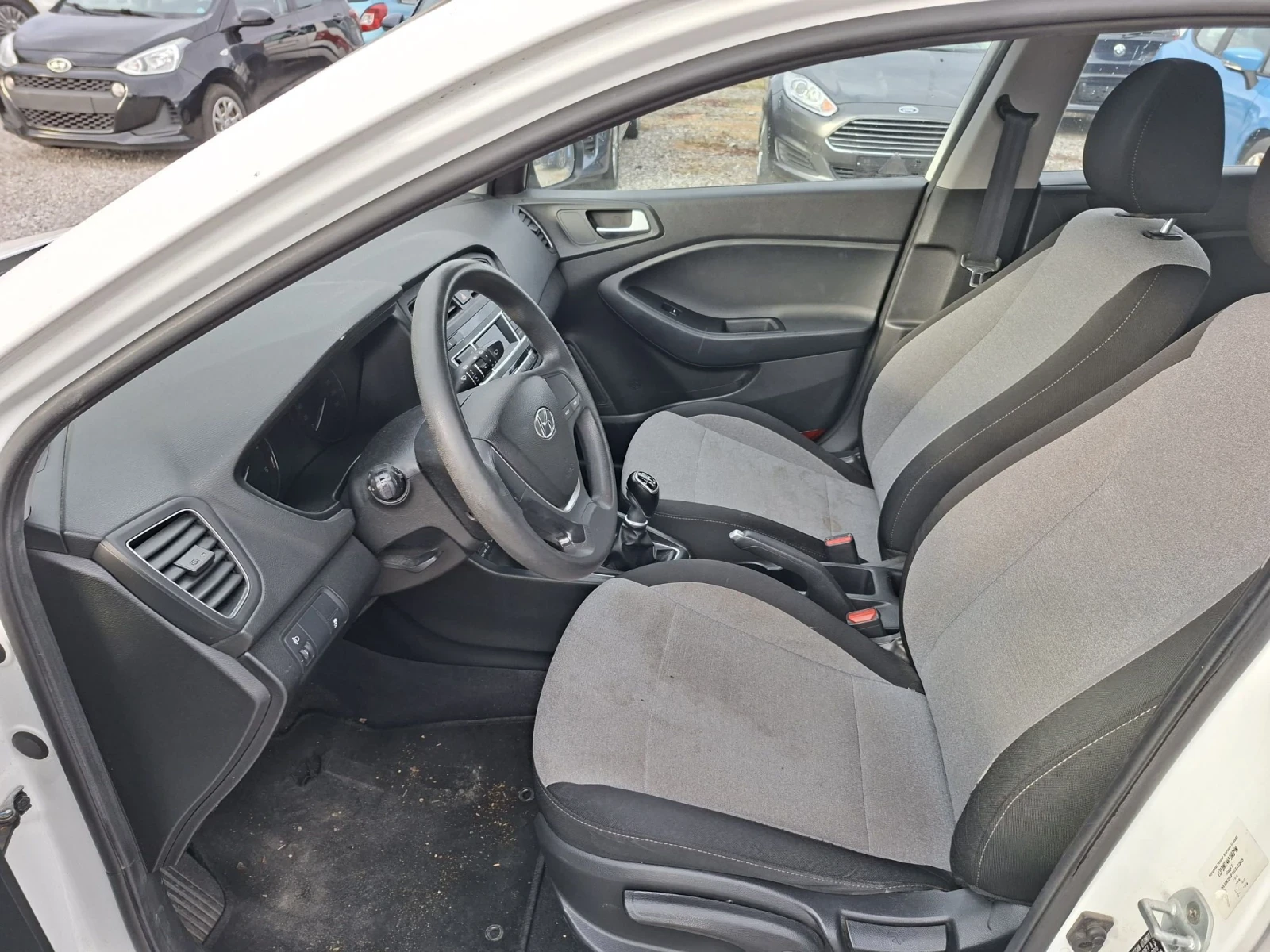 Hyundai I20, снимка 13 - Автомобили и джипове - 56265740