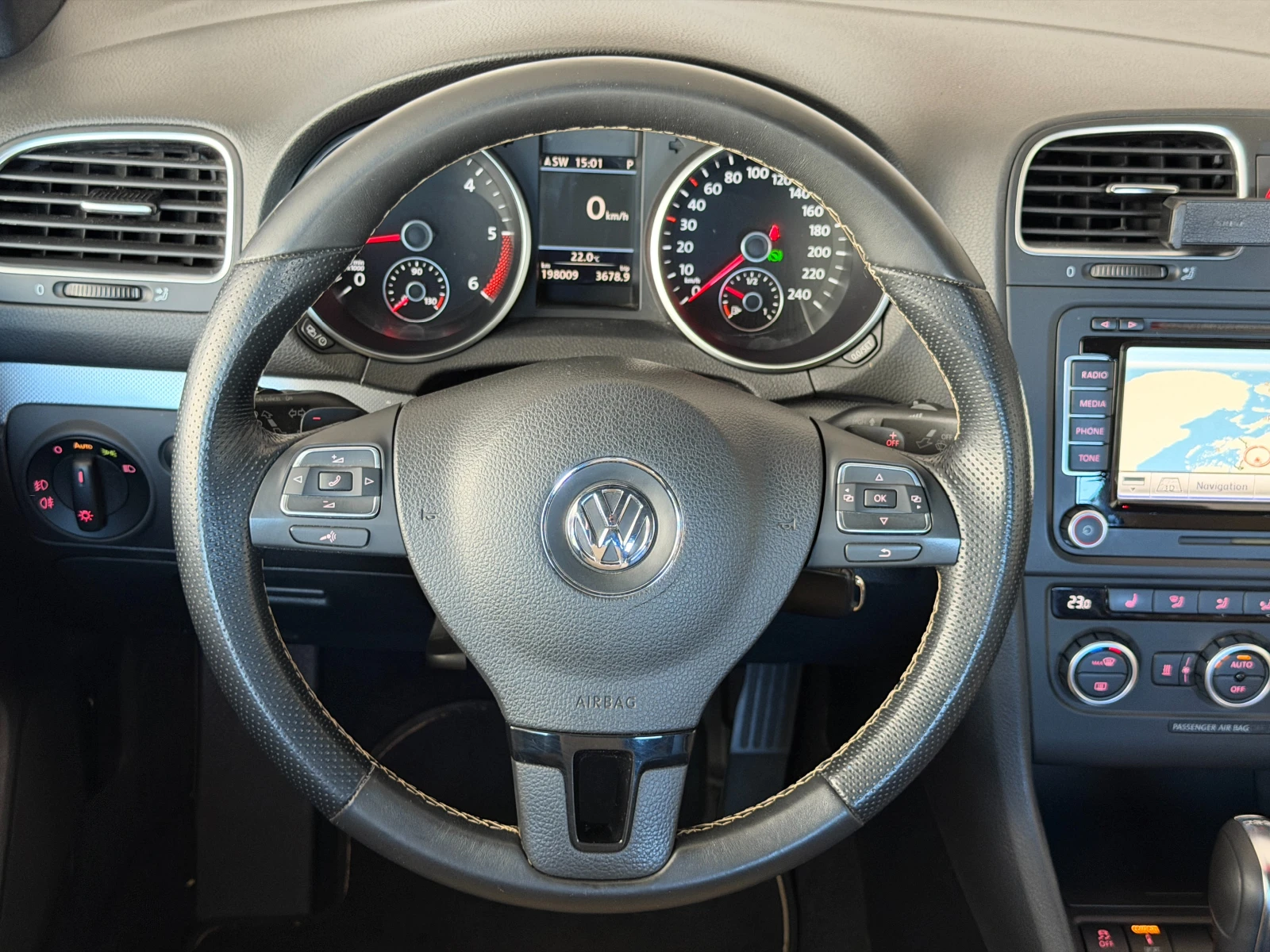 VW Golf VI Cabriolet 2.0 TDI Highline, снимка 10 - Автомобили и джипове - 56326281