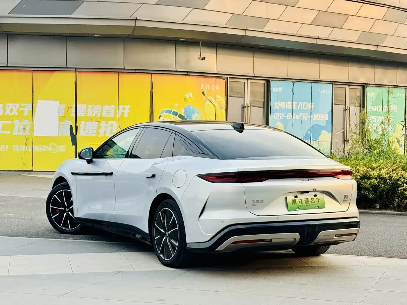 BYD HAN L 2025 EV 701KM LiDAR Premium, снимка 2 - Автомобили и джипове - 56702605