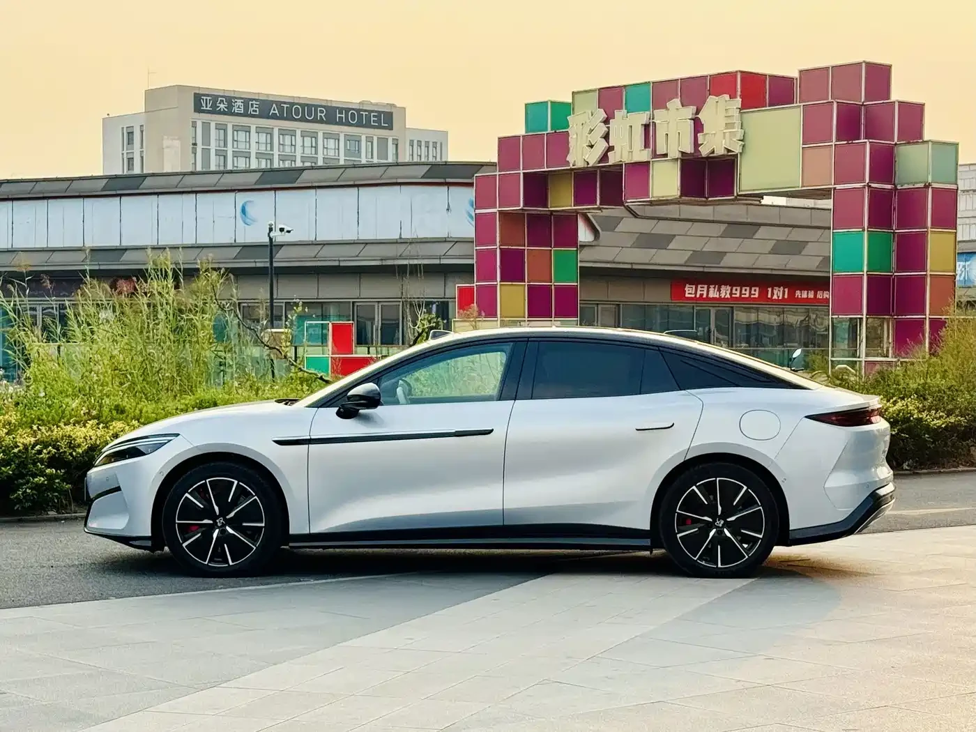 BYD HAN L 2025 EV 701KM LiDAR Premium, снимка 3 - Автомобили и джипове - 56702605