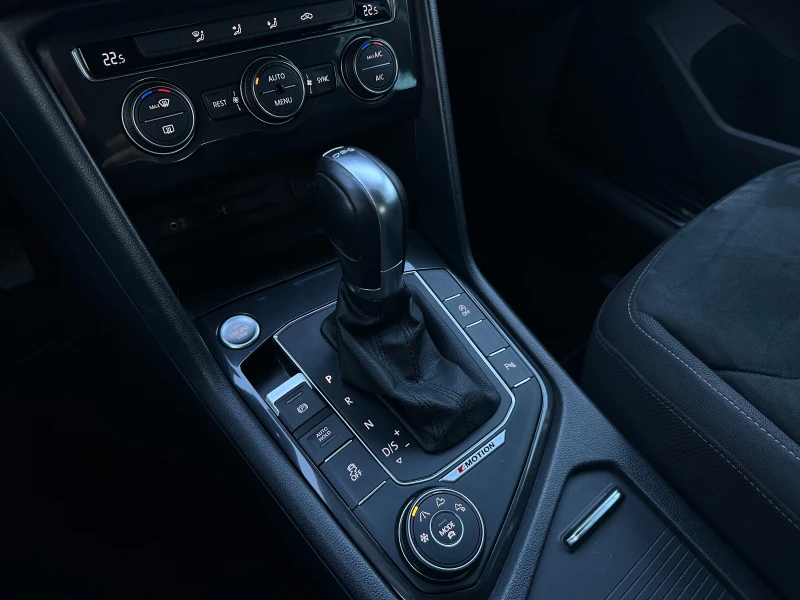 VW Tiguan 2.0TDI 190кс 4MOTION 164 000км. DISTRONIC KEYLESS, снимка 13 - Автомобили и джипове - 49960366