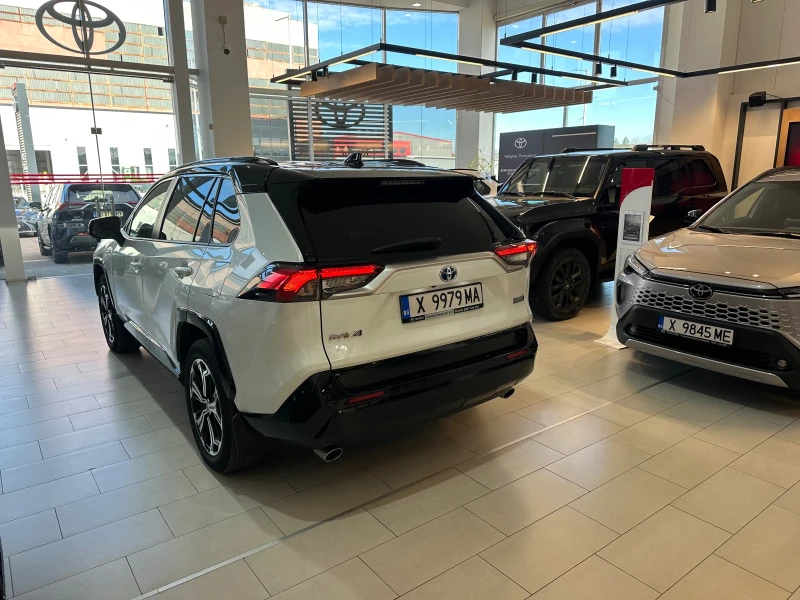 Toyota Rav4 Plug-In* Style, снимка 3 - Автомобили и джипове - 53111315