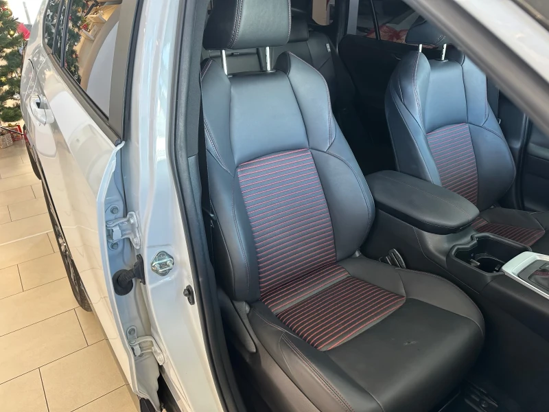 Toyota Rav4 Plug-In* Style, снимка 8 - Автомобили и джипове - 53111315