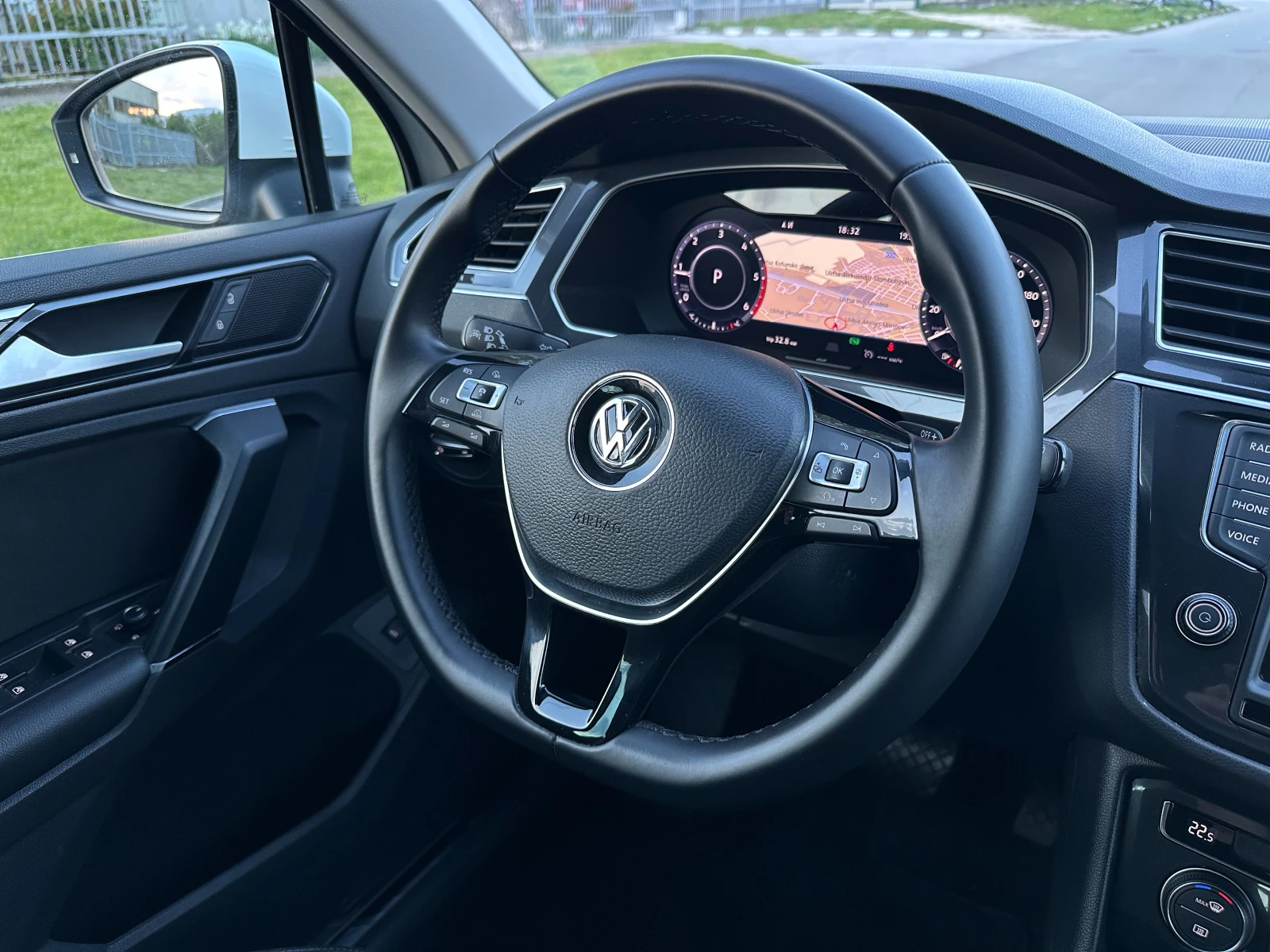 VW Tiguan 2.0TDI 190 4MOTION 164 000. DISTRONIC KEYLESS | Mobile.bg   12