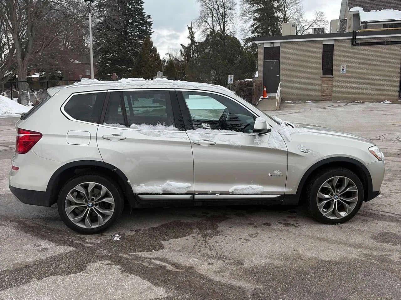 BMW X3 xDrive28i/CARFAX/ПАНОРАМА/ПОДГРЕВИ, снимка 4 - Автомобили и джипове - 53953192