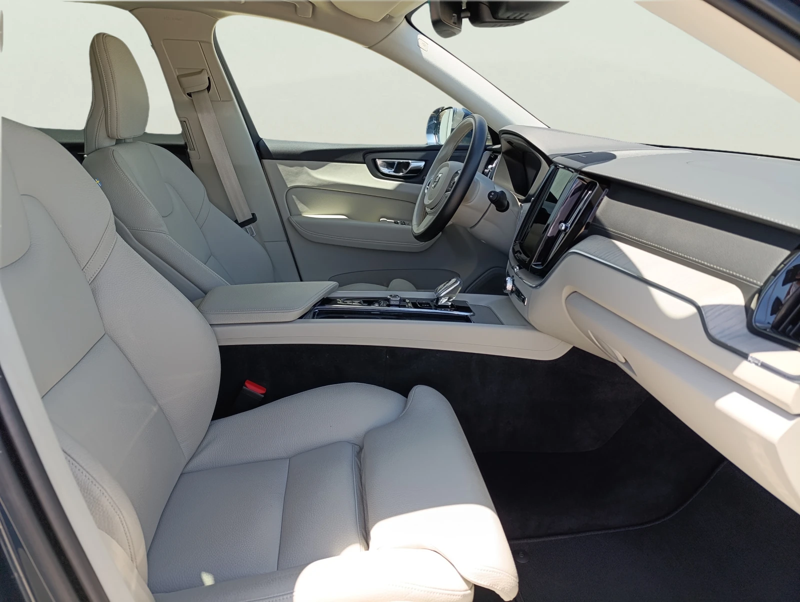 Volvo XC60 B5 (D) AT8, снимка 9 - Автомобили и джипове - 54744248