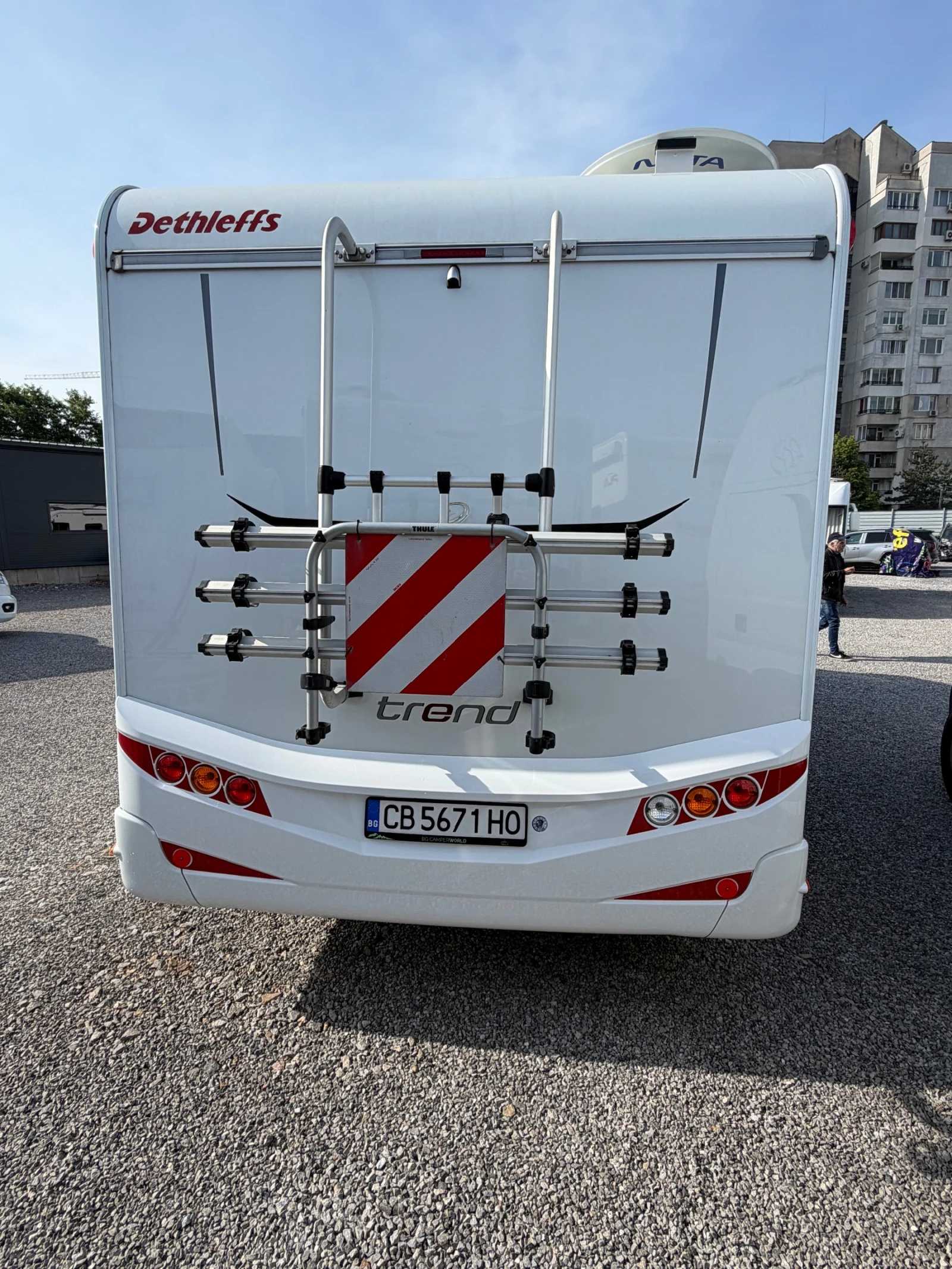 Кемпер Dethleffs TREND I 7057 EB - готов за автономно къмпингуване, снимка 5 - Каравани и кемпери - 54774252
