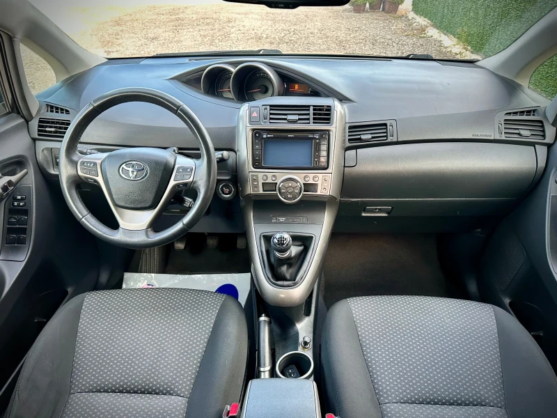 Toyota Verso 1.8 VALVEMATIC* Executive* 7 места, снимка 10 - Автомобили и джипове - 47610172