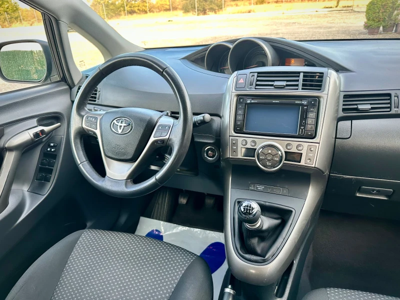 Toyota Verso 1.8 VALVEMATIC* Executive* 7 места, снимка 11 - Автомобили и джипове - 47610172