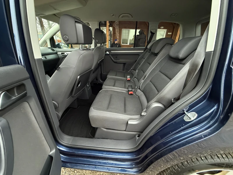 VW Touran 2.0TDi * DSG* * Навигация* * Ксенон* * Печка* , снимка 14 - Автомобили и джипове - 52665862