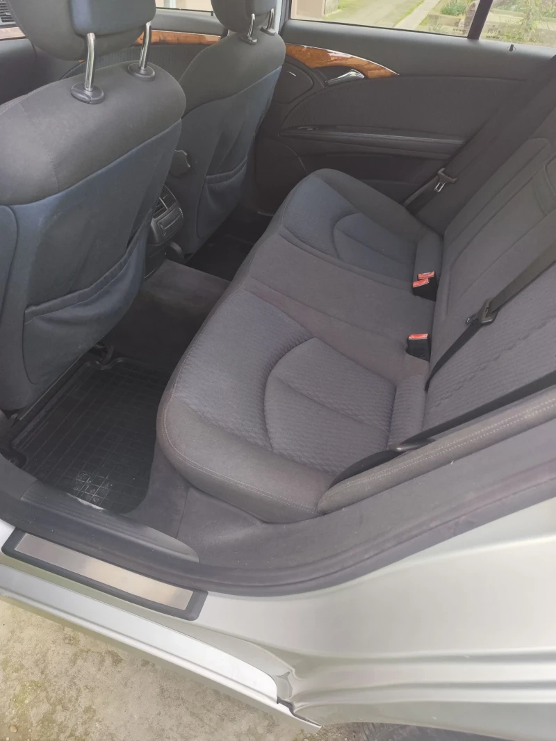 Mercedes-Benz E 200, снимка 10 - Автомобили и джипове - 52775980