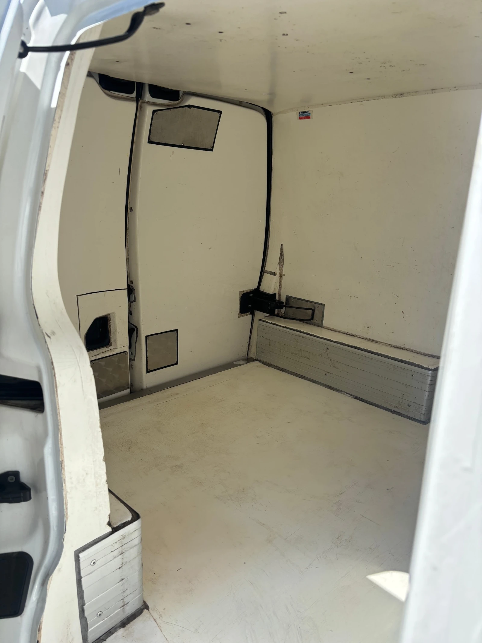 Citroen Berlingo FRIGO ТЕРМОИЗОЛИРАН 1, 6HDi-КЛИМАТИК - изображение 10