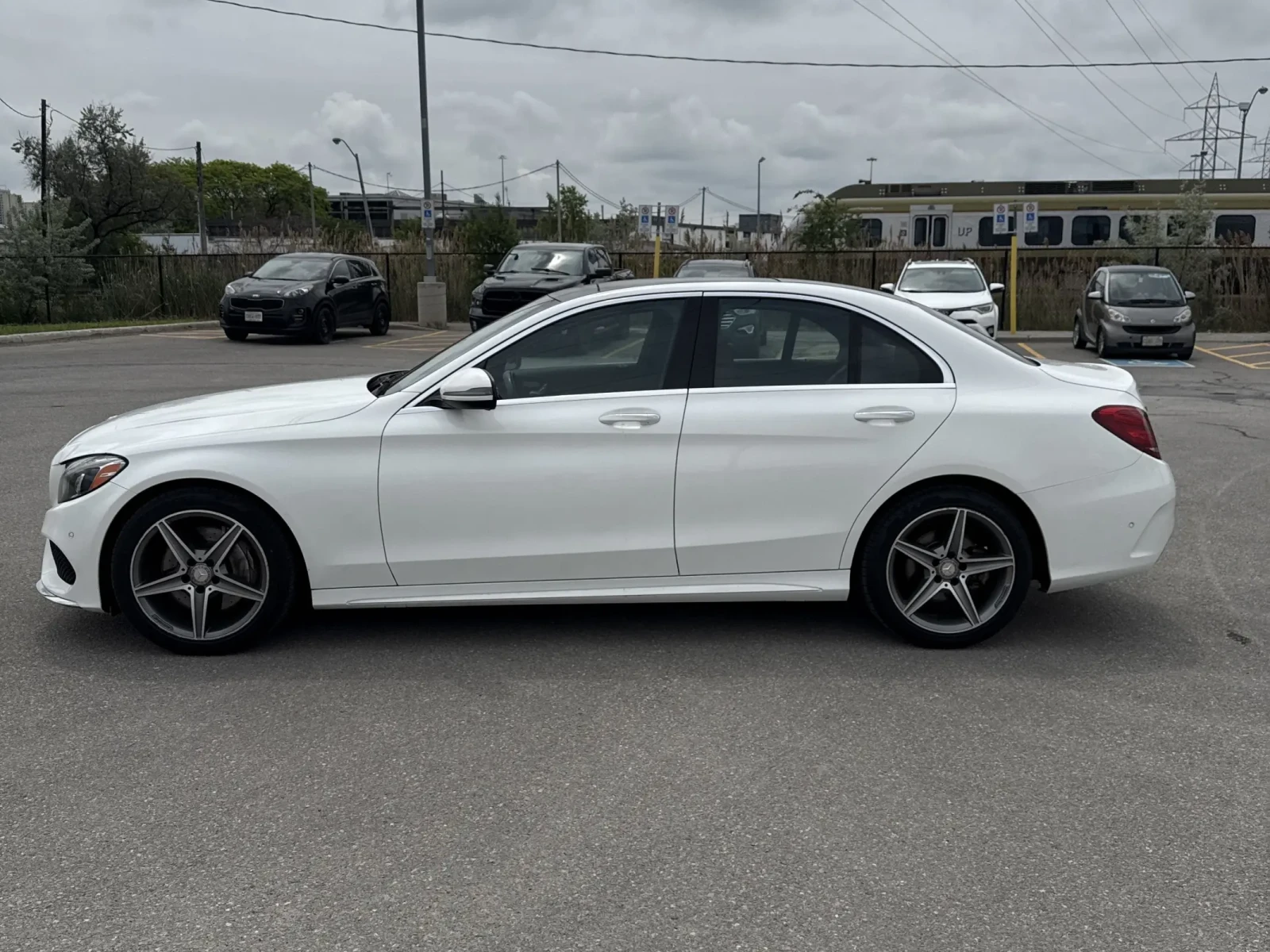 Mercedes-Benz C 300 4MATIC* АМГ ПАКЕТ* ЧЕРВЕН САЛОН* CARFAX*  - изображение 3