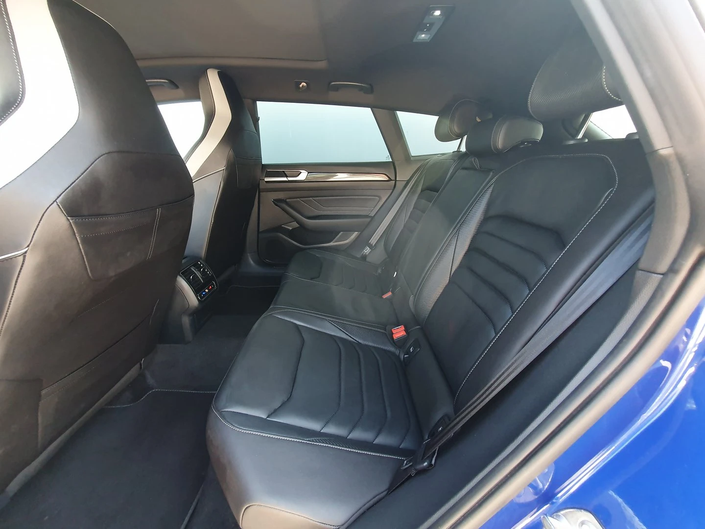 VW Arteon R-Line 2.0 TDI SCR 4MOTION DSG - изображение 5