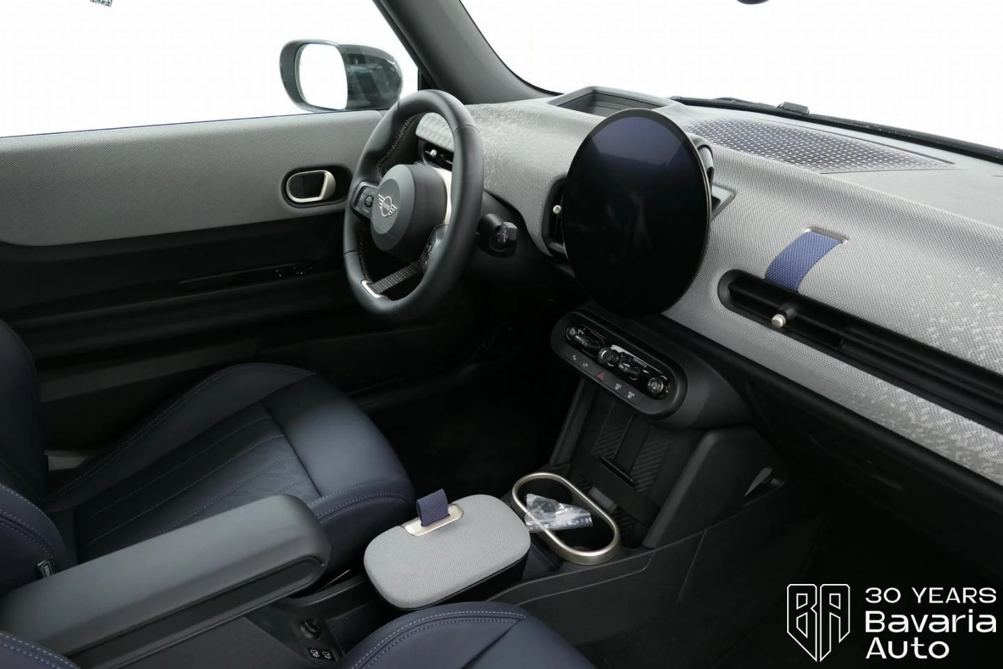 Mini Cooper C 1, 5 Steptronic Favoured Trim - изображение 7