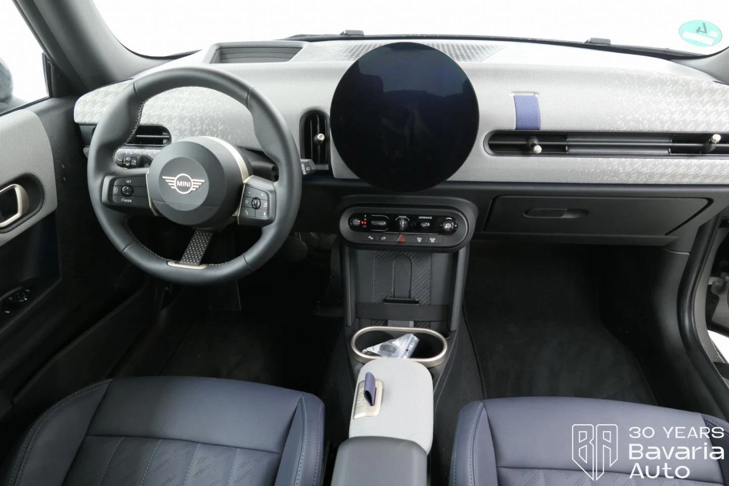 Mini Cooper C 1, 5 Steptronic Favoured Trim - изображение 6