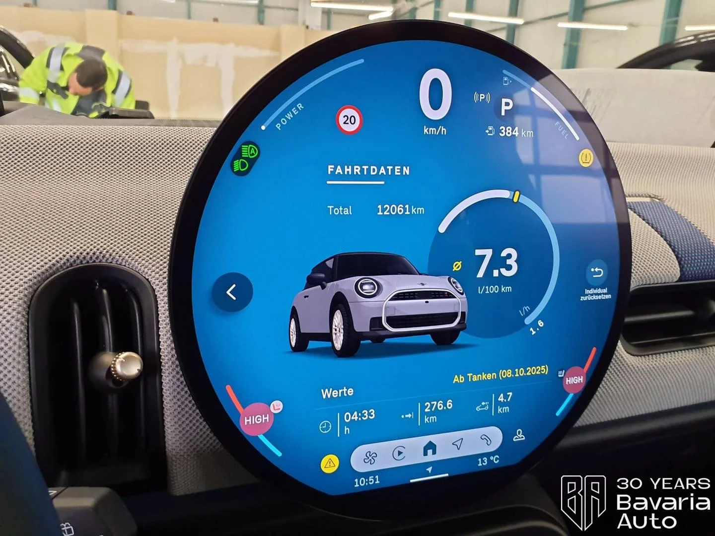 Mini Cooper C 1, 5 Steptronic Favoured Trim - изображение 9